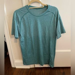 Mens Lululemon Drysense Short Sleeve Shirt. Size Medium.